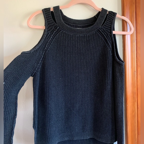 Hollister Sweater - Picture 2 of 4